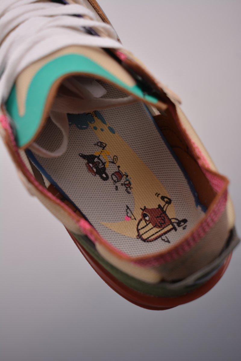 Nike Waffle One 'White / Beige' view