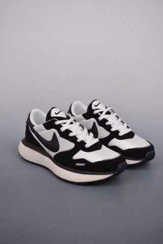 Nike Waffle Phoenix x Sacai view 1