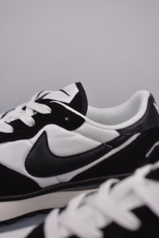 Nike Waffle Phoenix x Sacai view 8