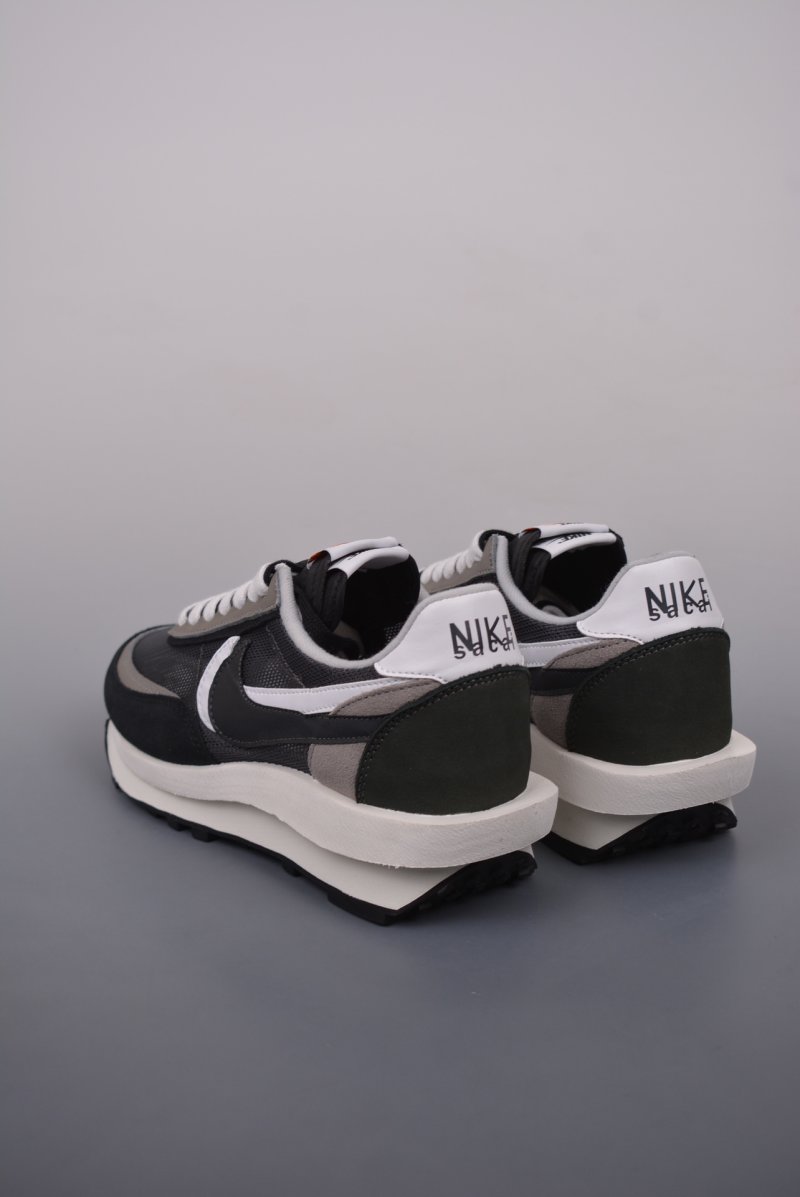 Sacai x Nike LDWaffle 'Black / White' view