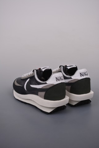 Sacai x Nike LDWaffle 'Black / White' view 2