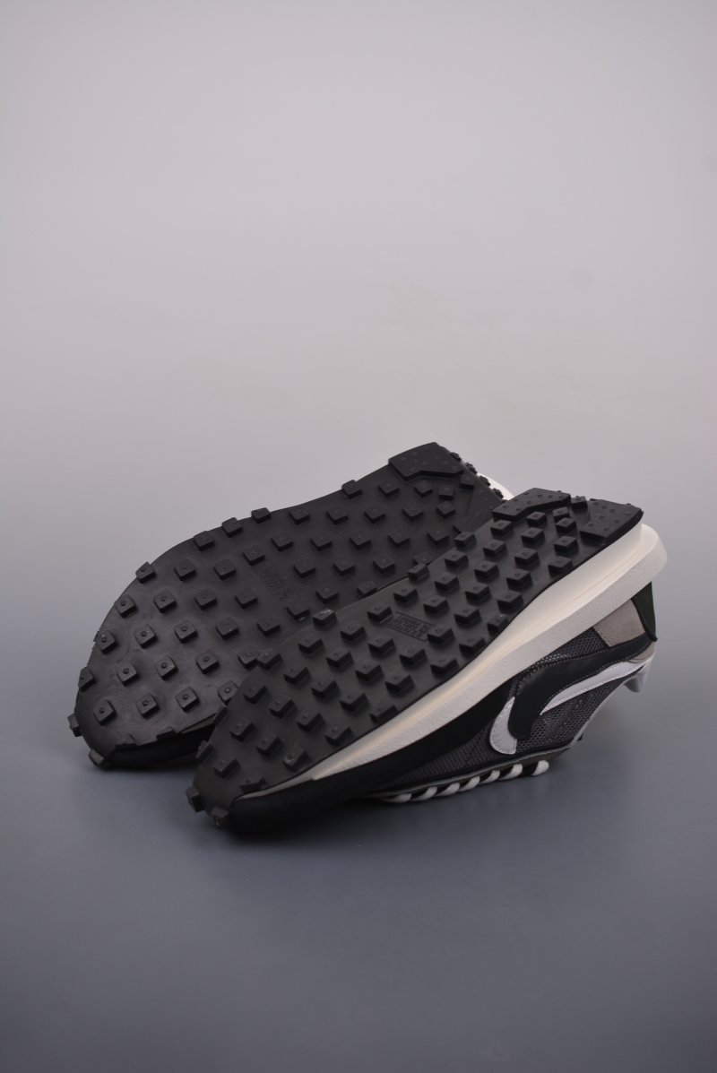 Sacai x Nike LDWaffle 'Black / White' view