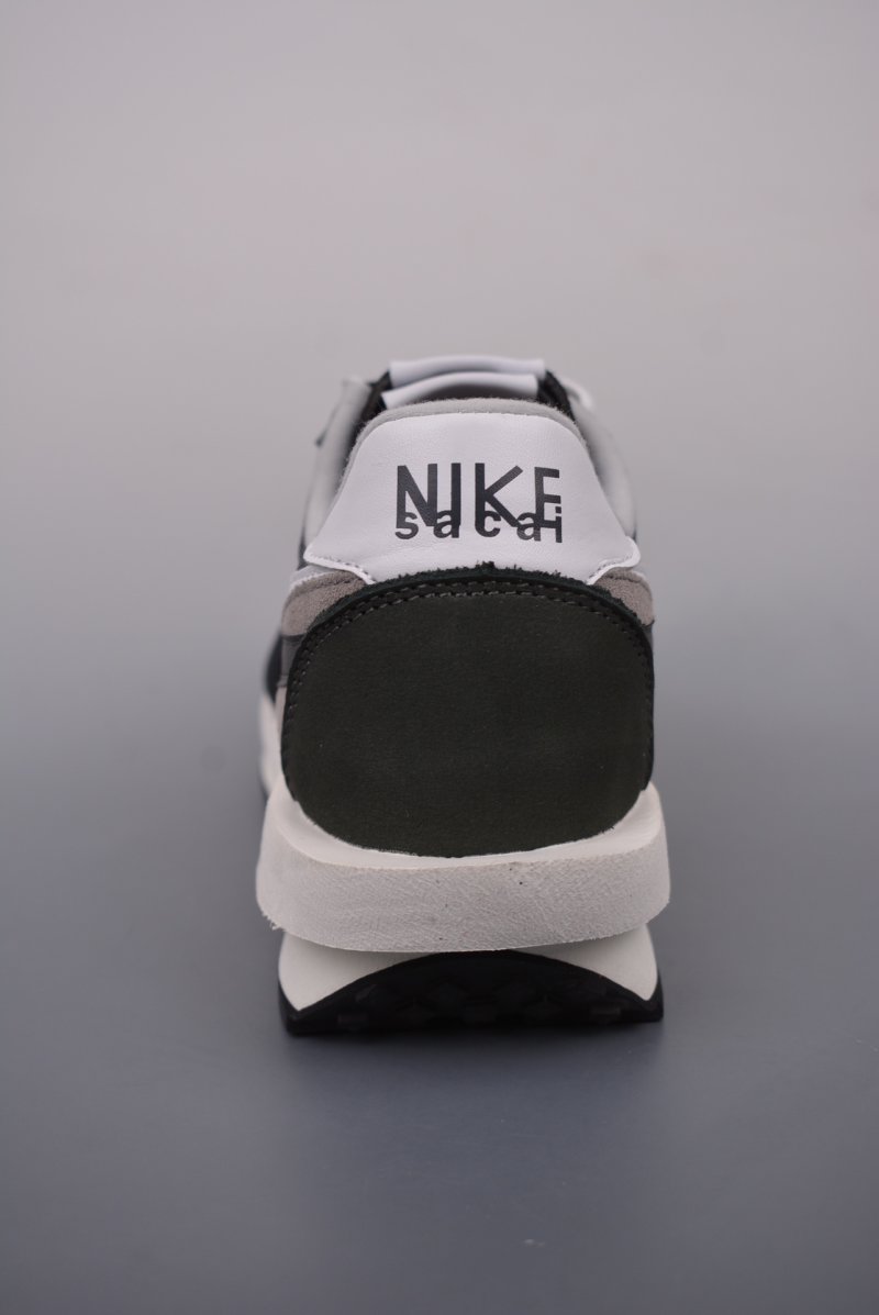 Sacai x Nike LDWaffle 'Black / White' view
