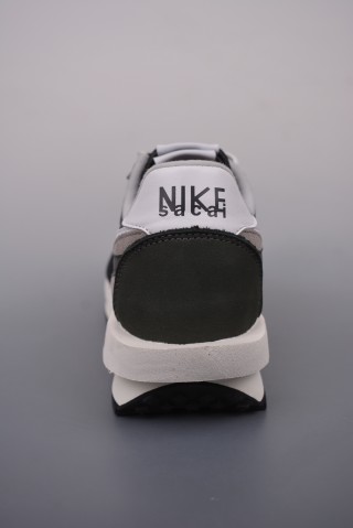 Sacai x Nike LDWaffle 'Black / White' view 4