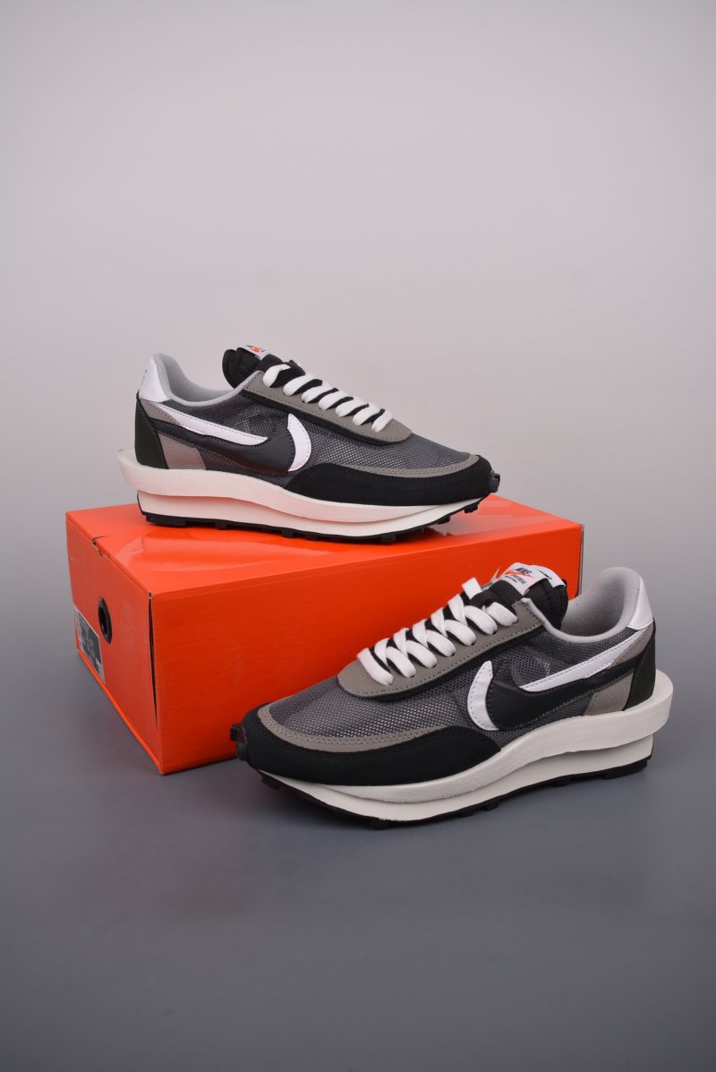 Sacai x Nike LDWaffle 'Black / White' view