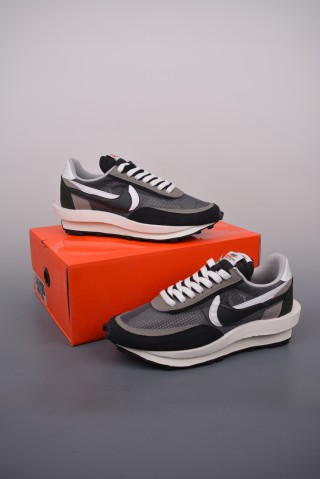 Sacai x Nike LDWaffle 'Black / White' view 5