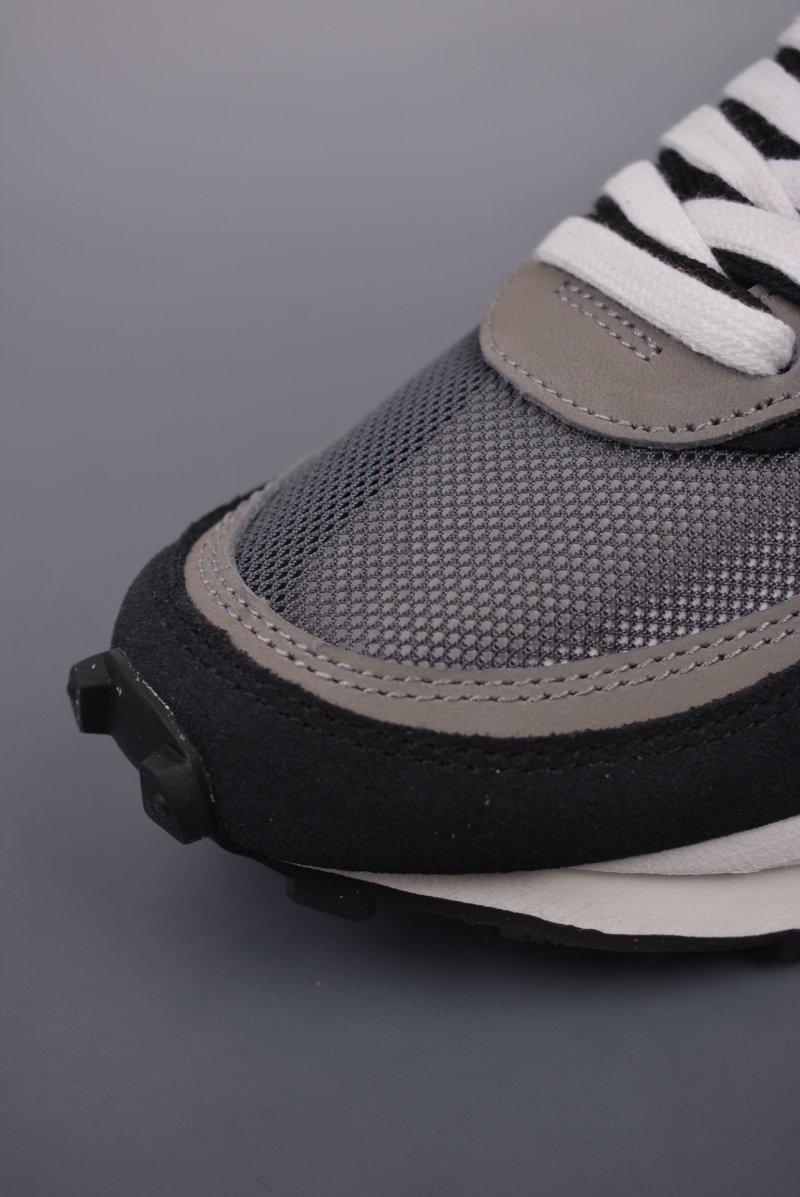 Sacai x Nike LDWaffle 'Black / White' view