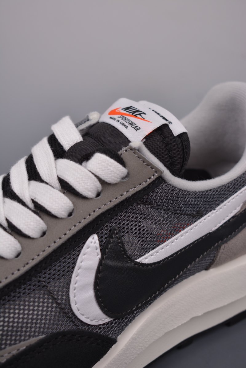 Sacai x Nike LDWaffle 'Black / White' view