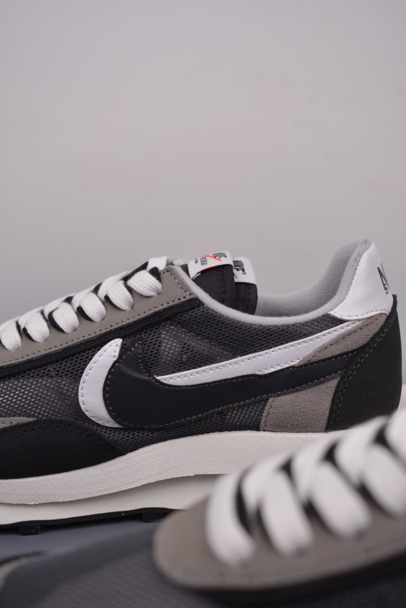 Sacai x Nike LDWaffle 'Black / White' view