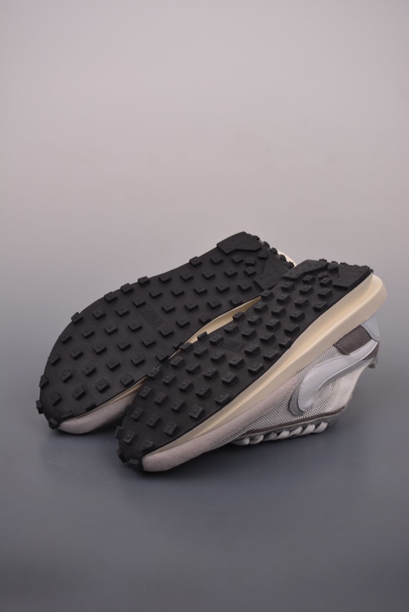 Sacai x Nike LDWaffle view