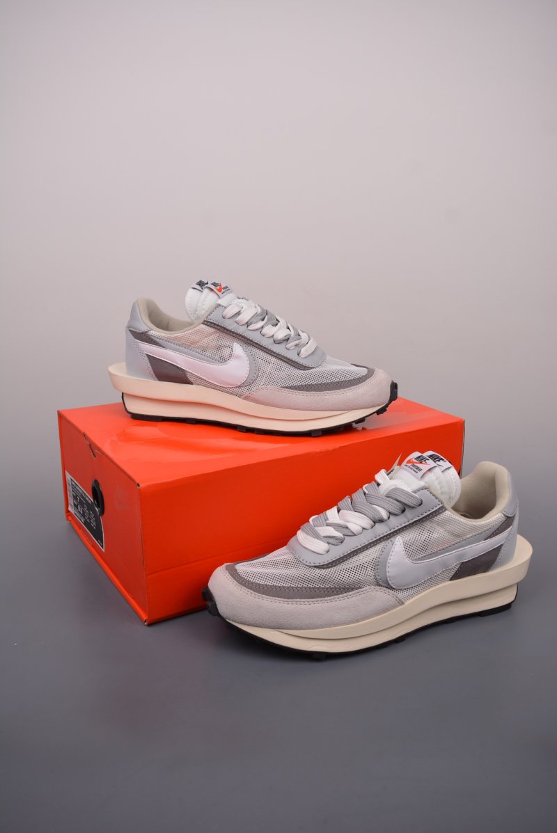 Sacai x Nike LDWaffle view