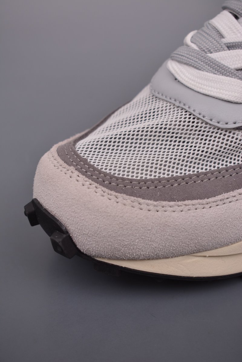 Sacai x Nike LDWaffle view