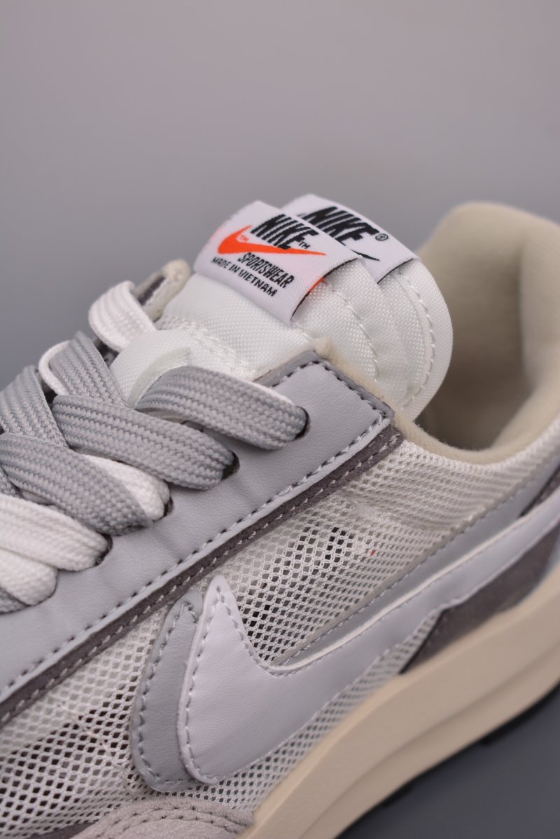 Sacai x Nike LDWaffle view