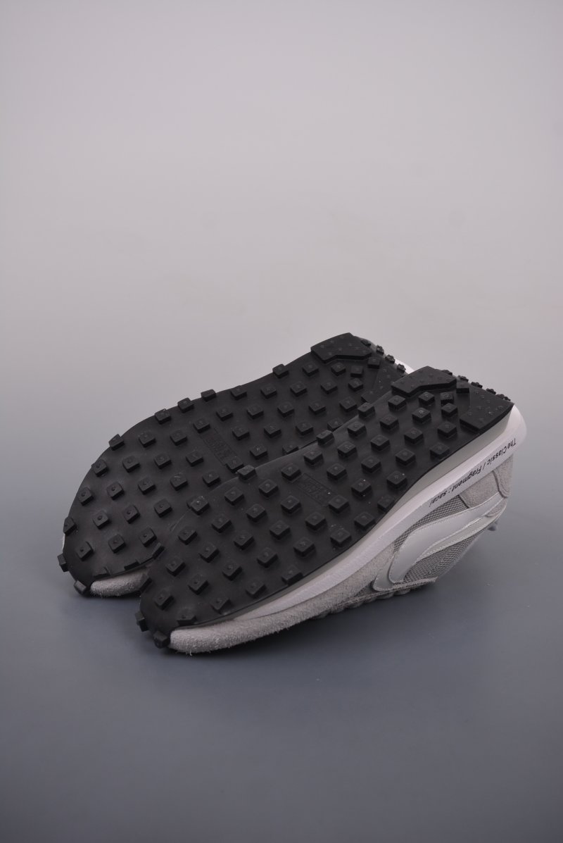 Sacai x Nike LDWaffle 'Black' view