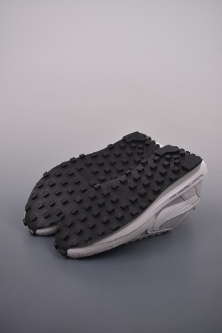 Sacai x Nike LDWaffle 'Black' view 3