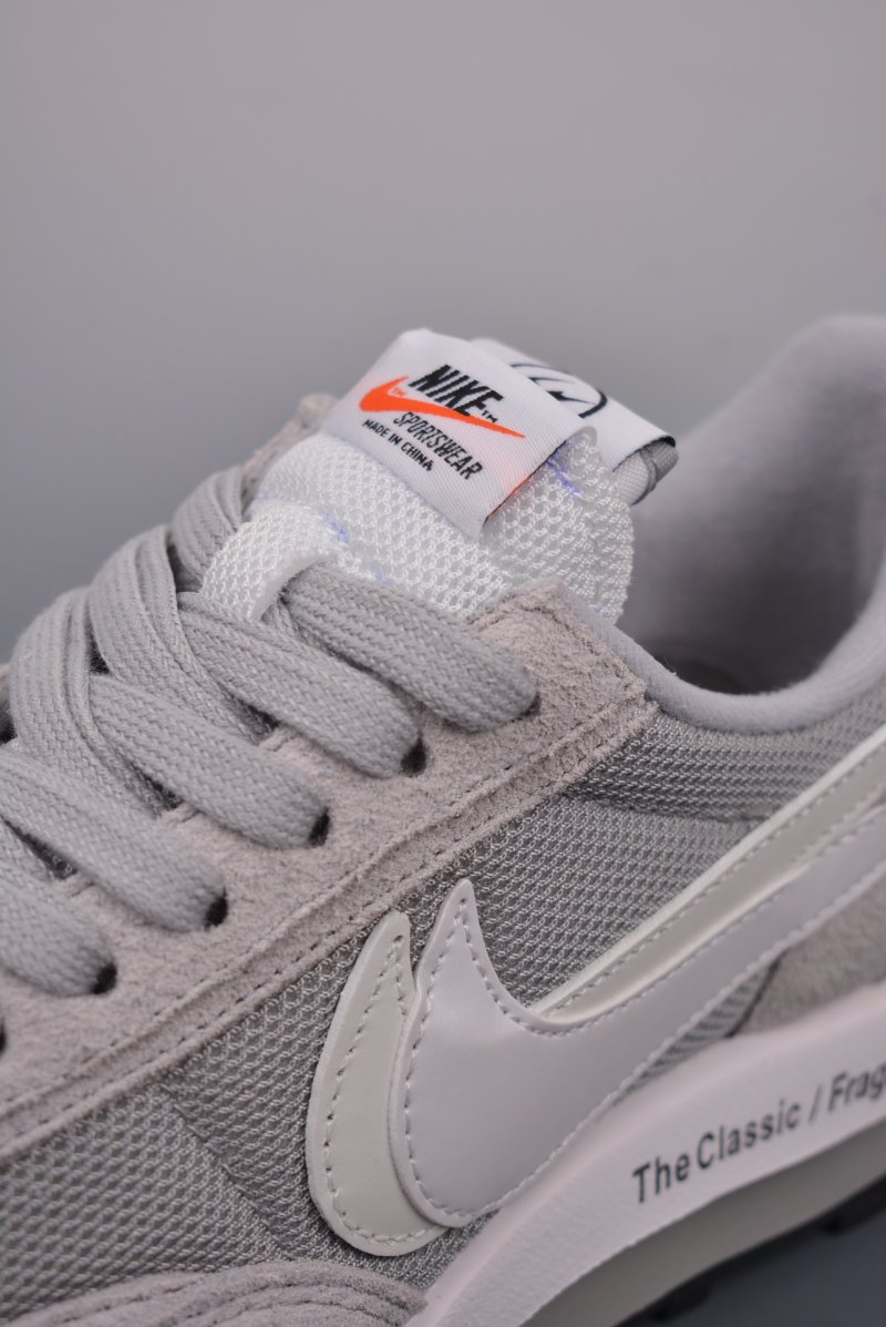 Sacai x Nike LDWaffle 'Black' view
