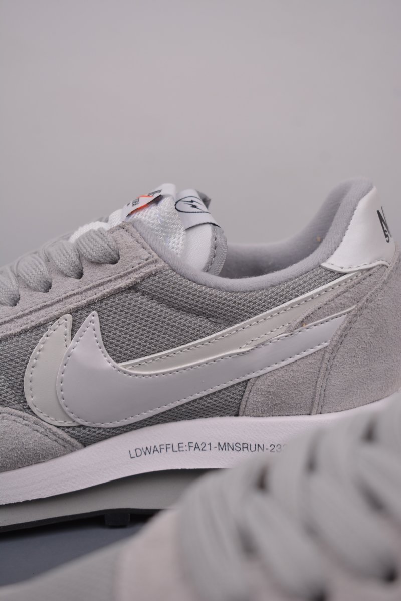 Sacai x Nike LDWaffle 'Black' view