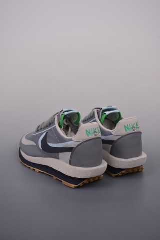 Sacai x Nike LDWaffle 'Black' view 2