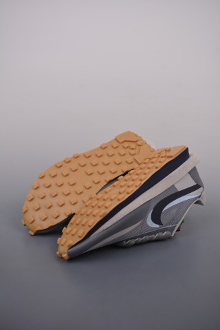 Sacai x Nike LDWaffle 'Black' view 3