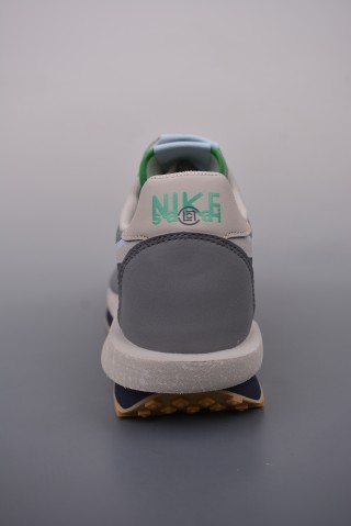 Sacai x Nike LDWaffle 'Black' view 4