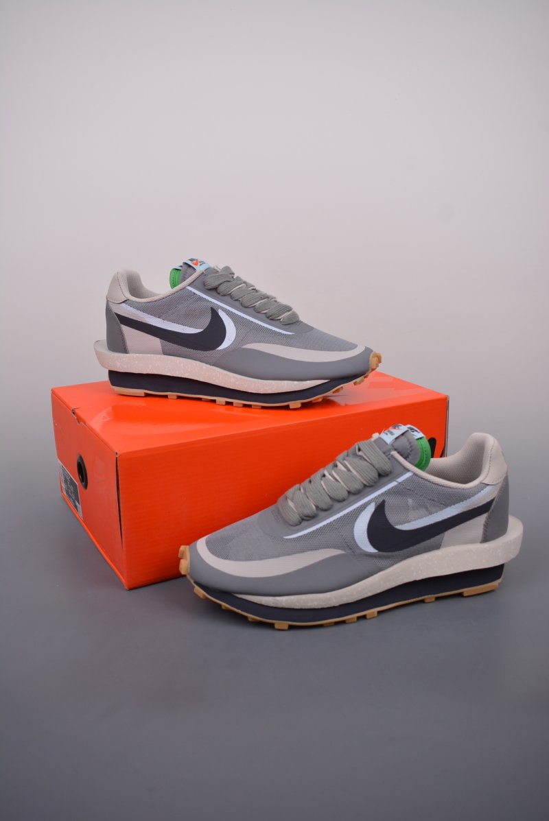 Sacai x Nike LDWaffle 'Black' view