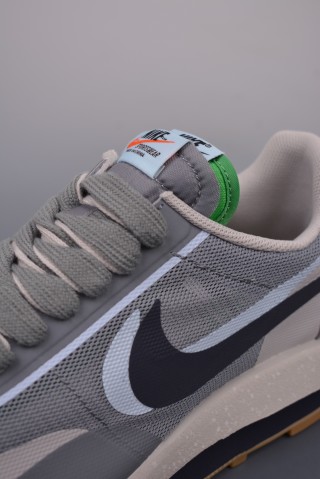 Sacai x Nike LDWaffle 'Black' view 7