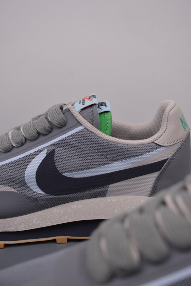 Sacai x Nike LDWaffle 'Black' view