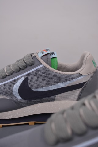 Sacai x Nike LDWaffle 'Black' view 8