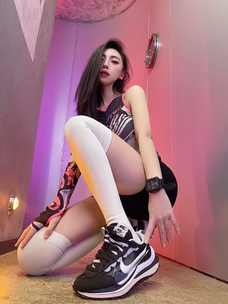 Sacai x Nike Vaporwaffle view