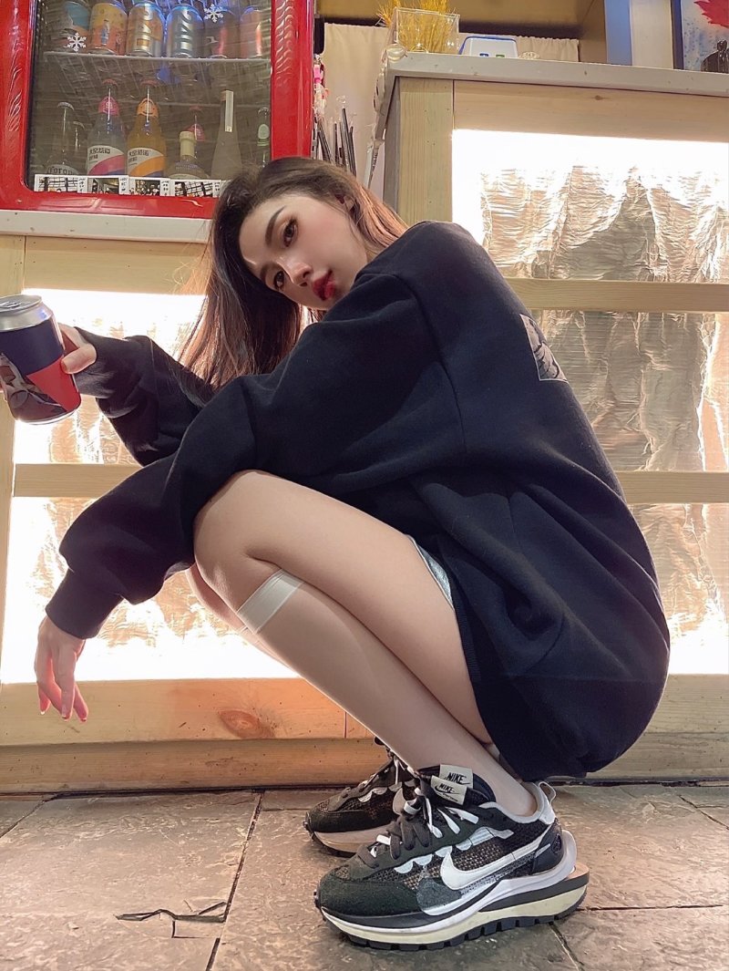 Sacai x Nike Vaporwaffle view