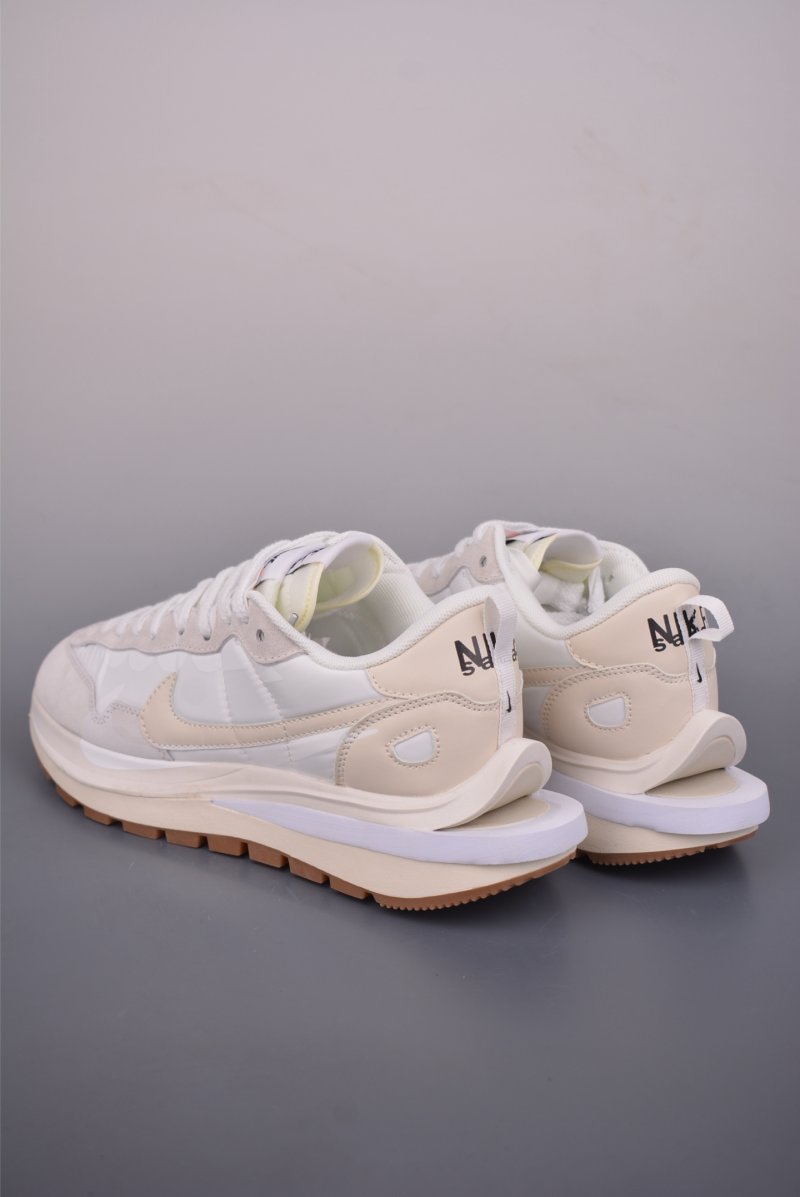 Sacai x Nike Vaporwaffle 'White / Blue' view
