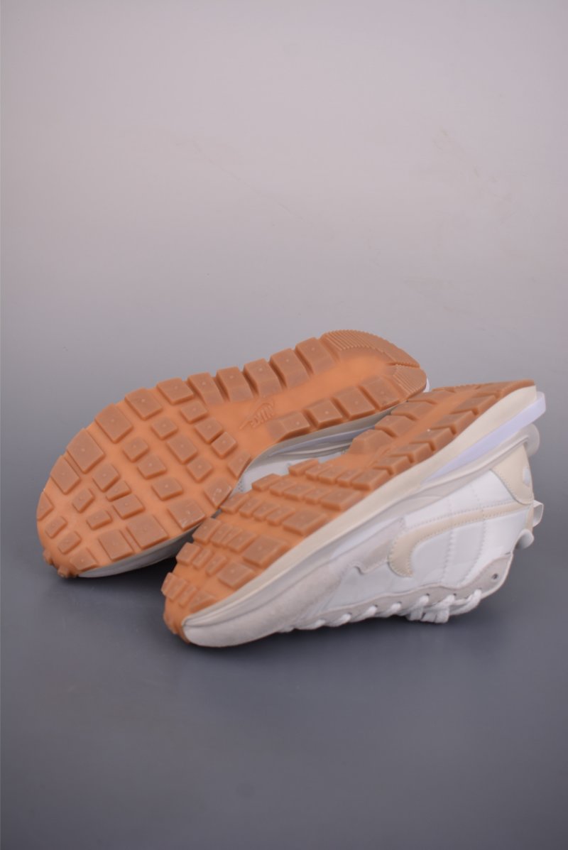 Sacai x Nike Vaporwaffle 'White / Blue' view