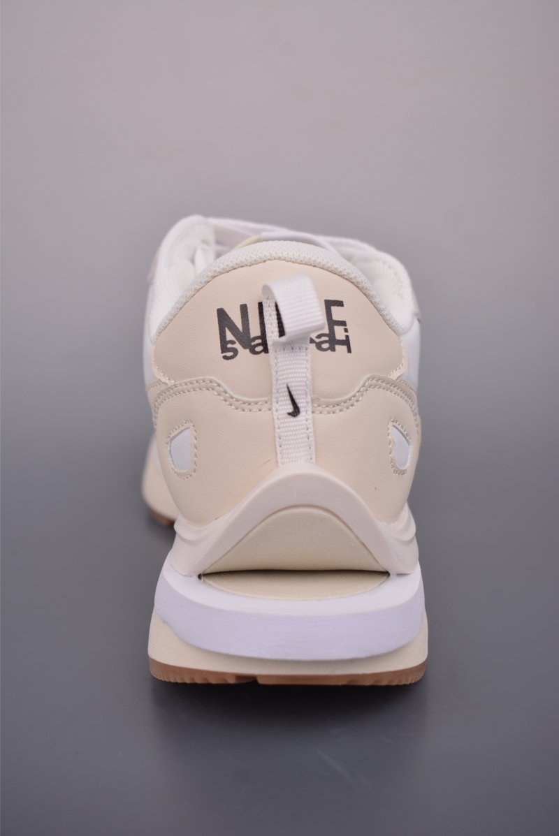 Sacai x Nike Vaporwaffle 'White / Blue' view