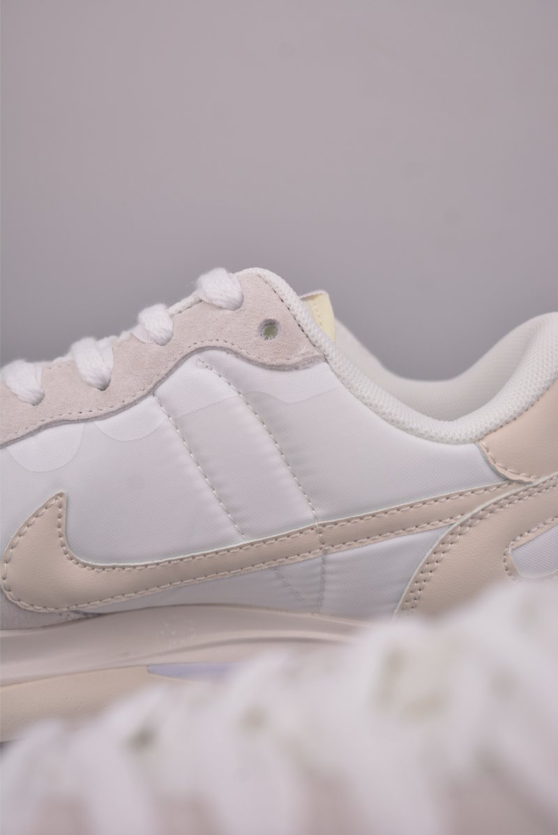 Sacai x Nike Vaporwaffle 'White / Blue' view