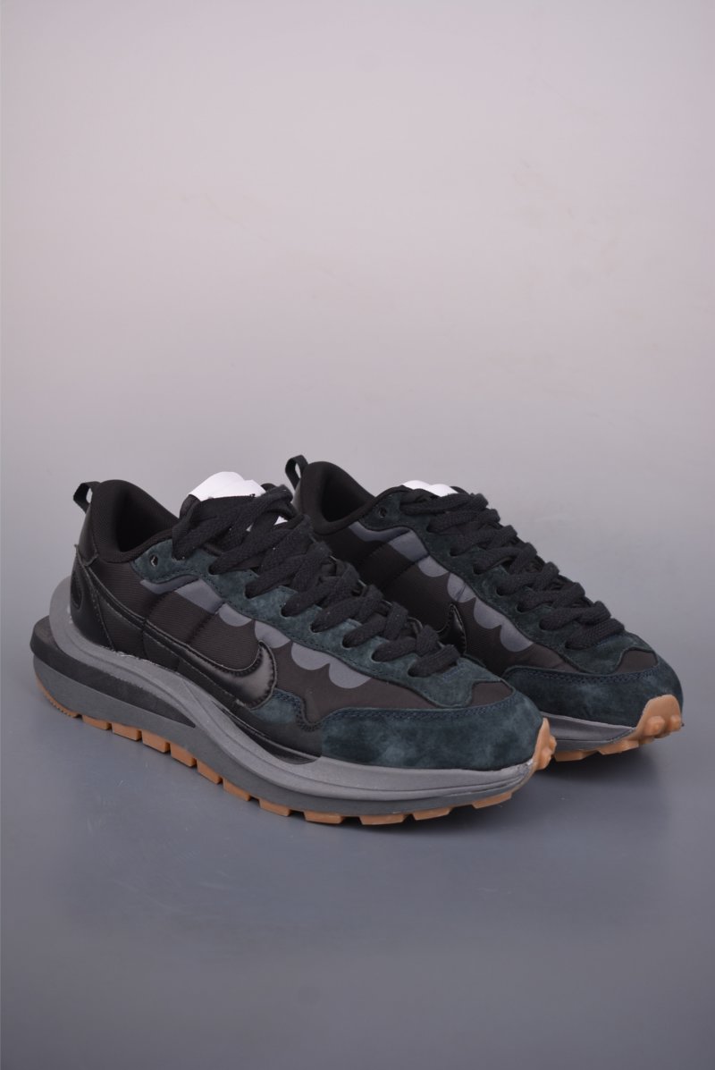 Sacai x Nike Vaporwaffle 'White / Red'