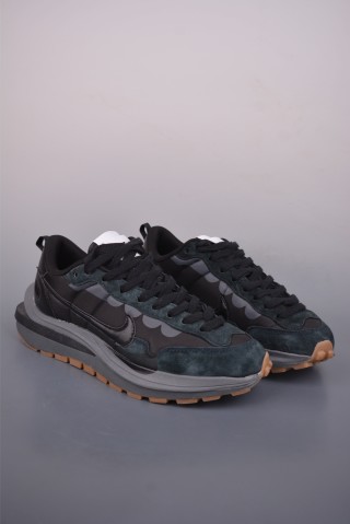 Sacai x Nike Vaporwaffle 'White / Red'