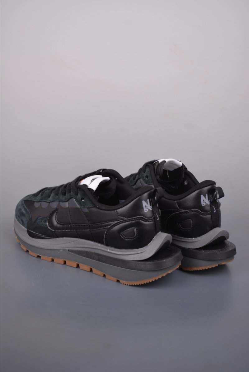 Sacai x Nike Vaporwaffle 'White / Red' view