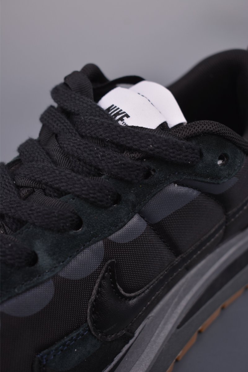 Sacai x Nike Vaporwaffle 'White / Red' view