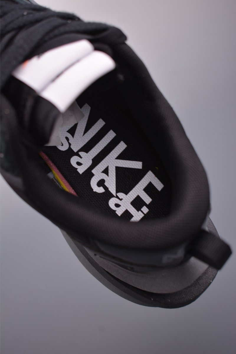 Sacai x Nike Vaporwaffle 'White / Red' view