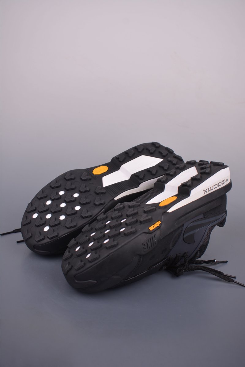 Sacai x Nike Zegamadome SP view
