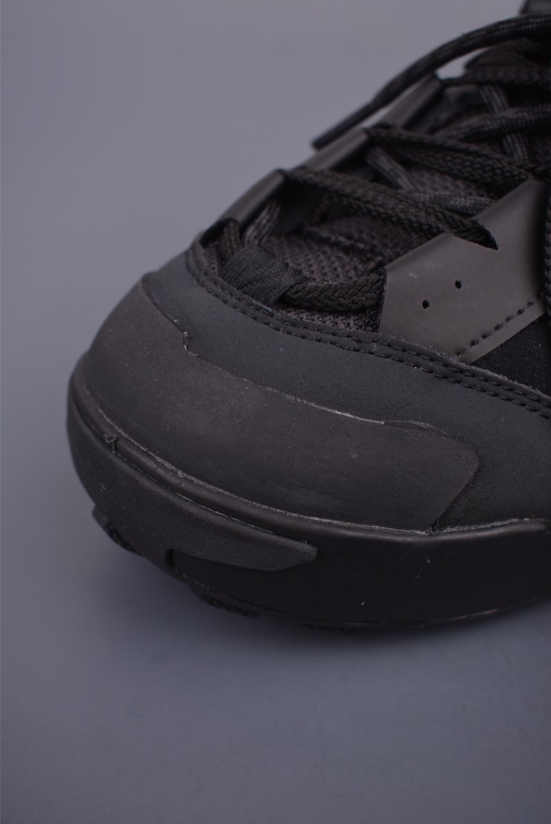 Sacai x Nike Zegamadome SP view