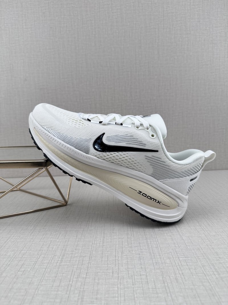 Nike Air Zoom Vomero 18