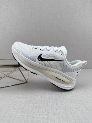 Nike Air Zoom Vomero 18 view 1