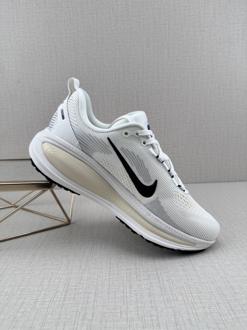 Nike Air Zoom Vomero 18 view