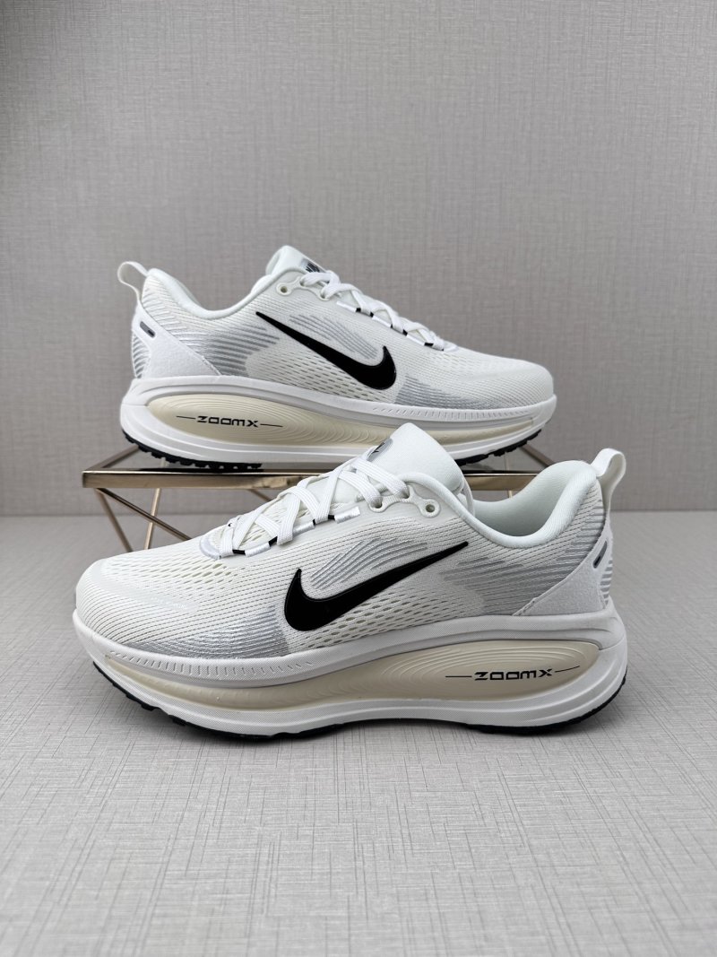 Nike Air Zoom Vomero 18 view