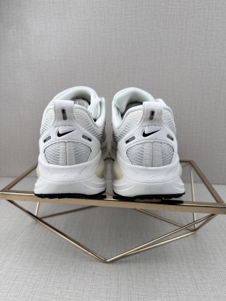 Nike Air Zoom Vomero 18 view 5