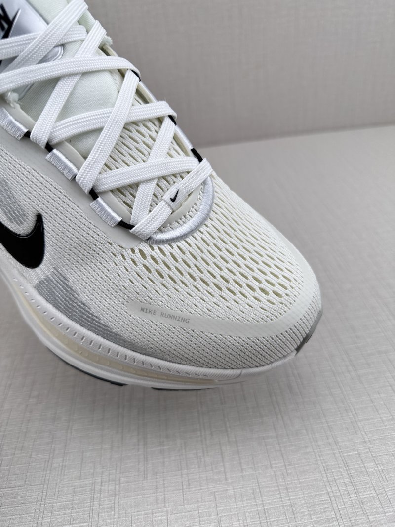 Nike Air Zoom Vomero 18 view