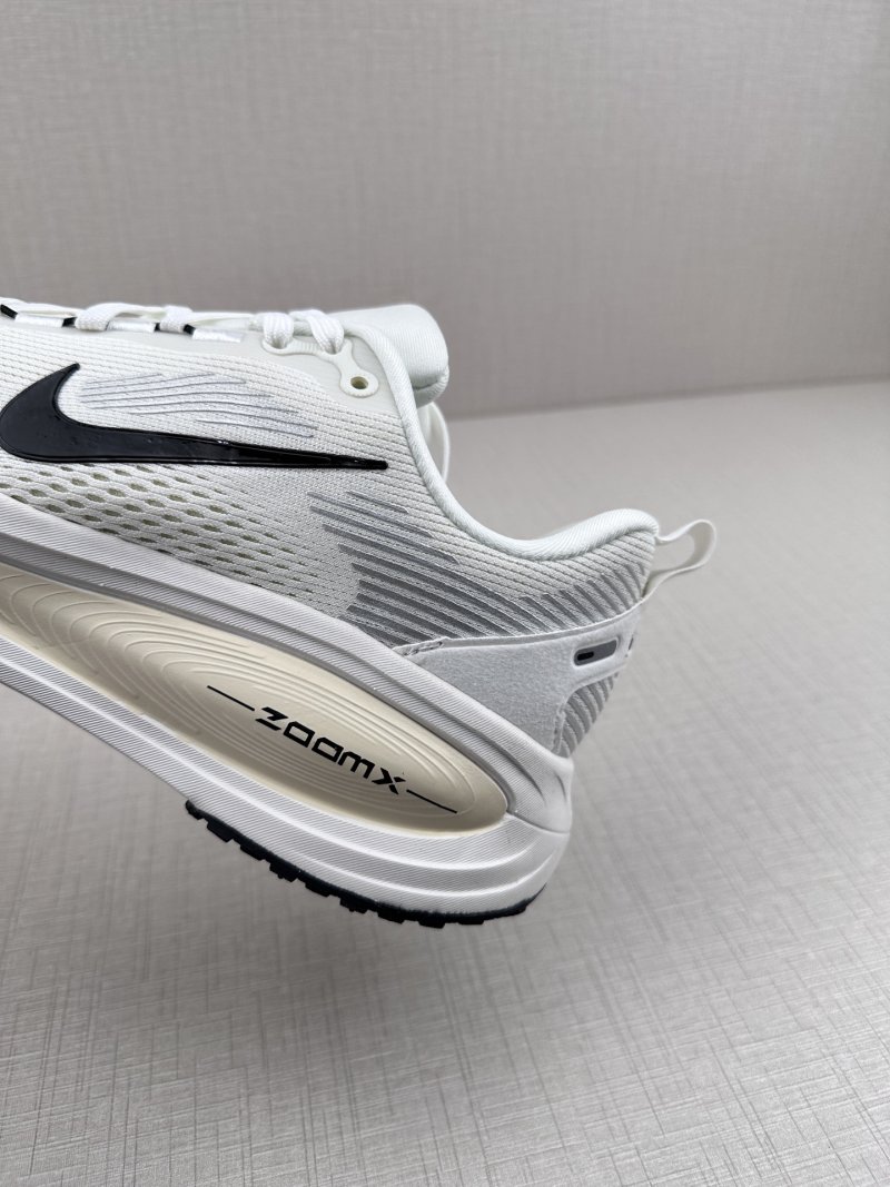 Nike Air Zoom Vomero 18 view