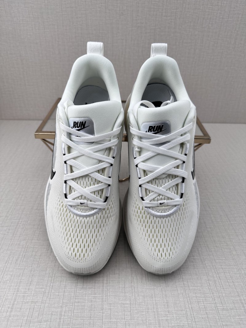 Nike Air Zoom Vomero 18 view