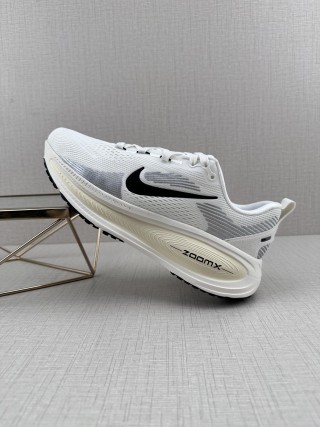 Nike Air Zoom Vomero 18 view 1